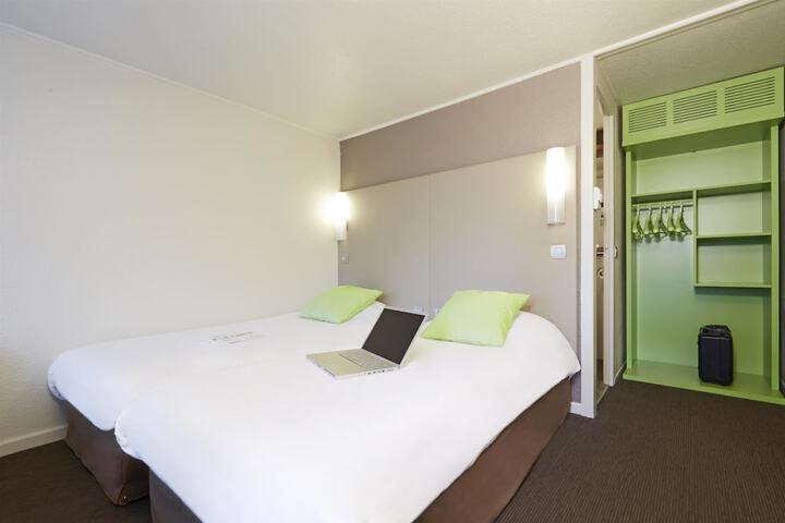 Room 7 of 25