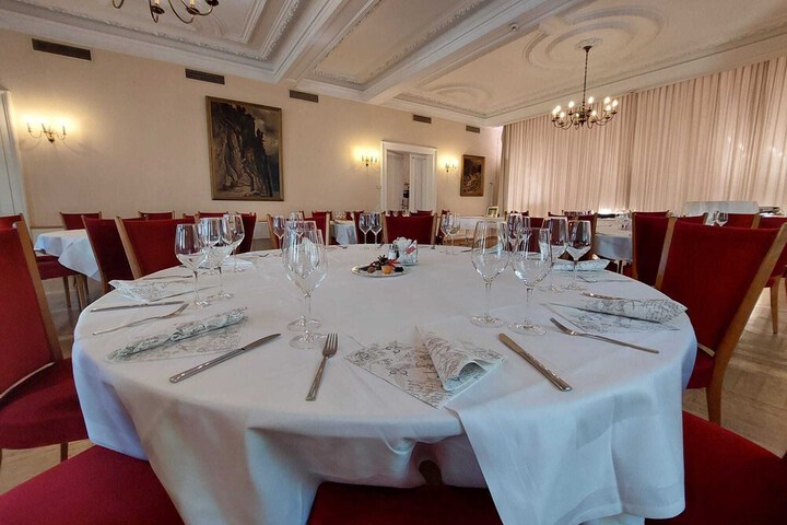 Dining 44 of 70