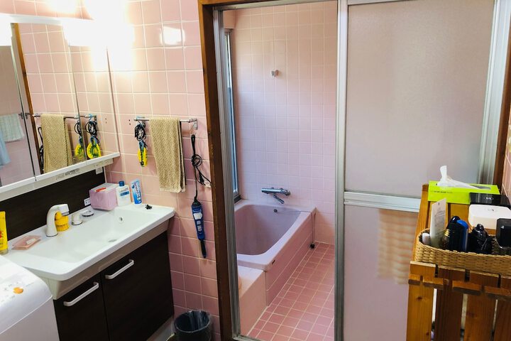 Room 10 of 14