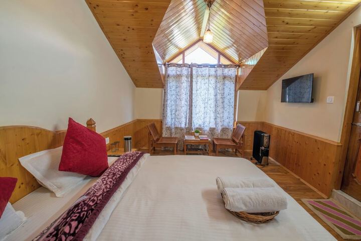 Room 6 of 13