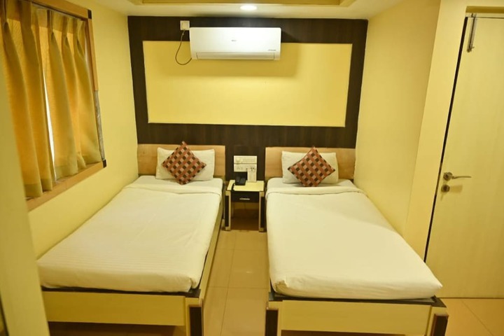 Room 25 of 73