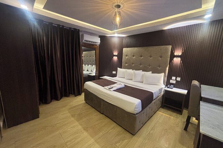 Room 8 of 26