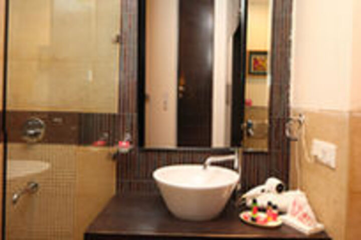 Room 4 of 64
