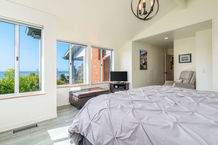 Room 4 of 32