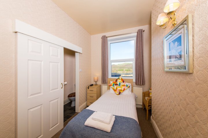 Room 4 of 36