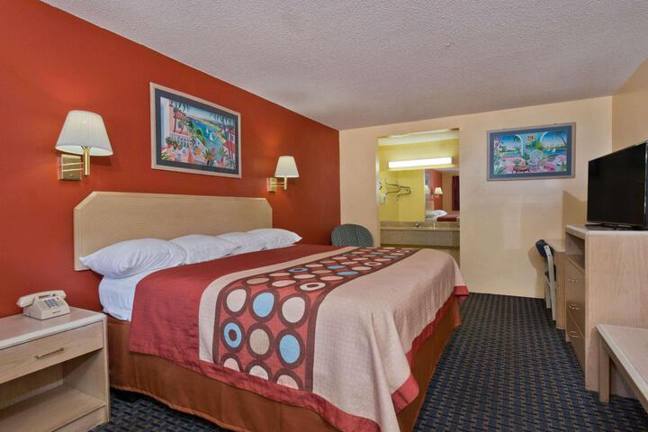 1 King Bed (5 of 6)