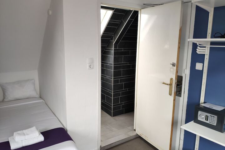 Room 43 of 54