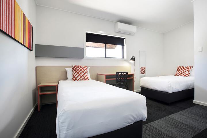 Room 9 of 38