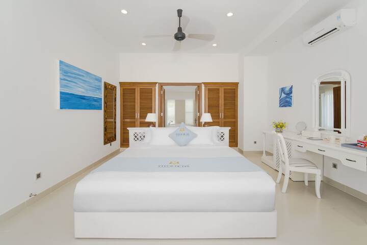 Room 32 of 167