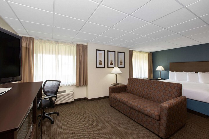 1 King Bed (15 of 17)