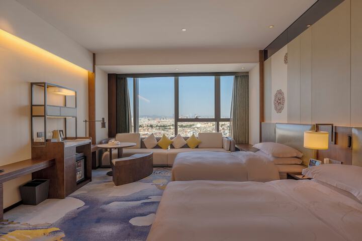 Room 10 of 48