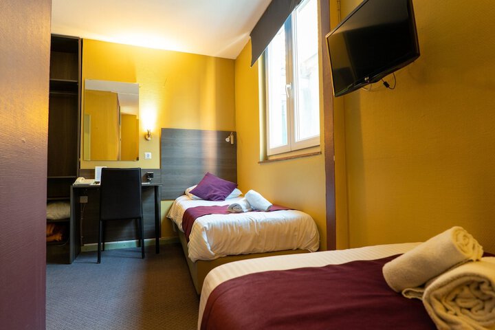 Room 6 of 53