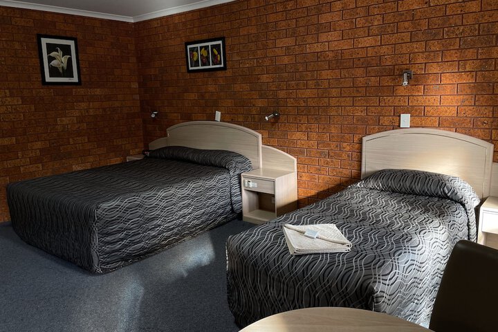 Room 7 of 33