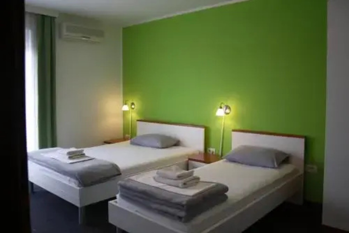Room 3 of 16