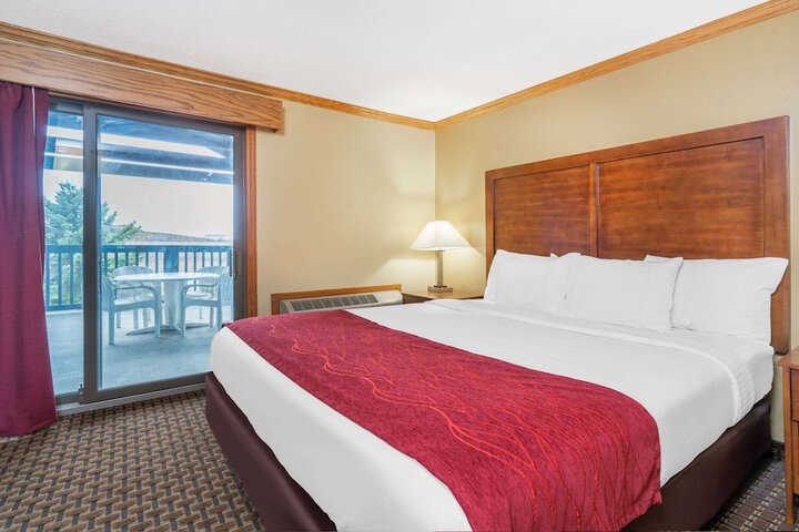 1 King Bed (6 of 8)