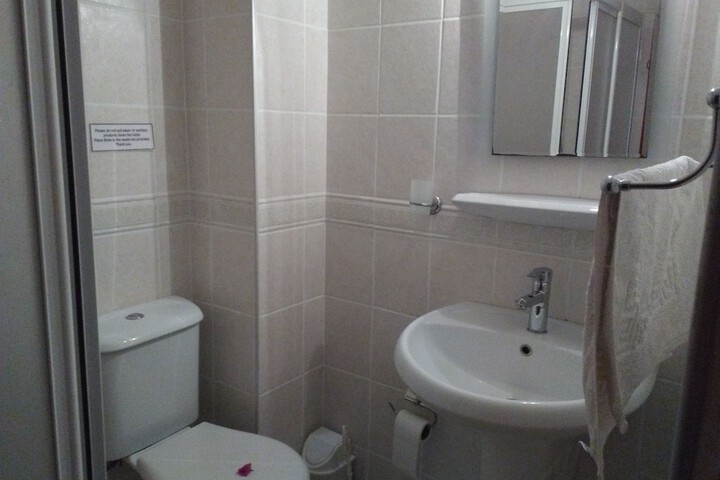 Room 13 of 25