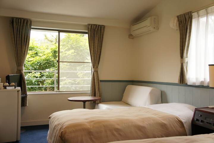 Room 13 of 31