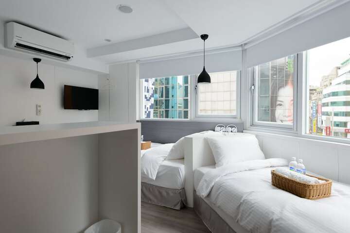 Room 9 of 53