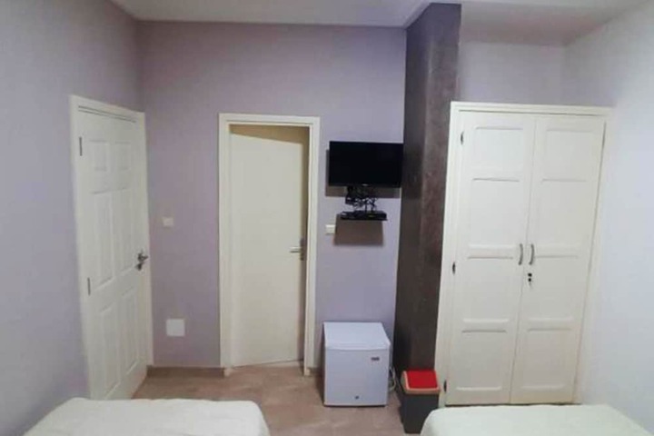 Room 18 of 137