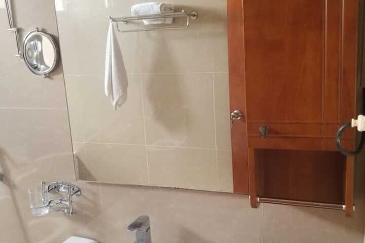 Room 16 of 36