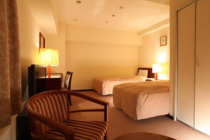 Room 9 of 30