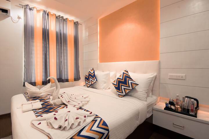 Room 4 of 20