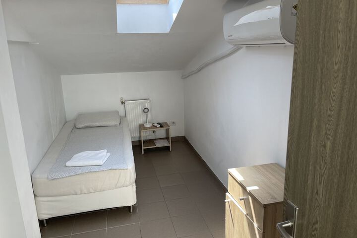 Room 9 of 109
