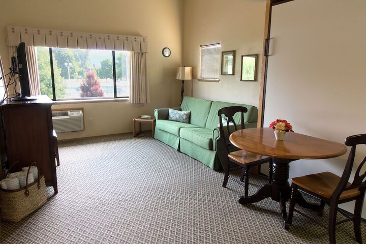 Room 6 of 33