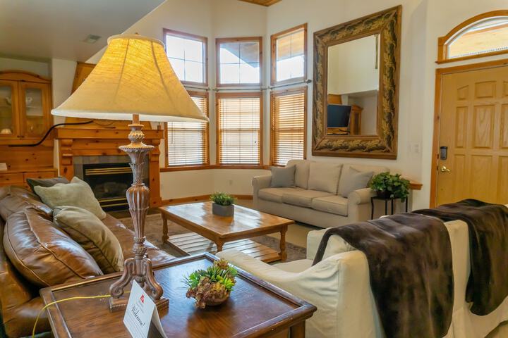 Family Vacation heated in / out Pool Tubing & Ice Skating 719 3 Bedroom Townhouse by RedAwning
