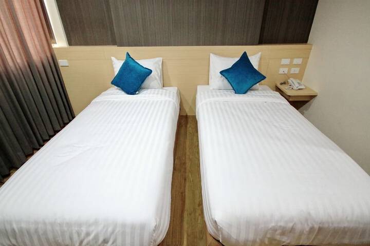 Room 6 of 42