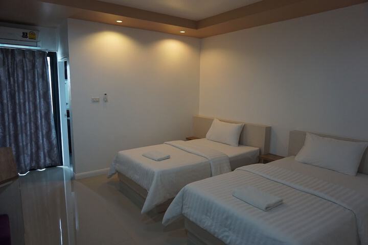 Room 5 of 28