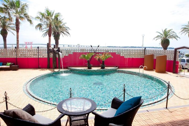 Hotel Pool