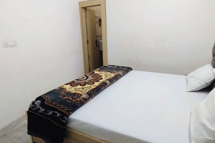 Room 4 of 20