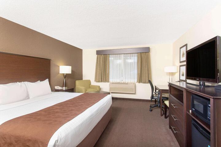 1 King Bed (21 of 32)