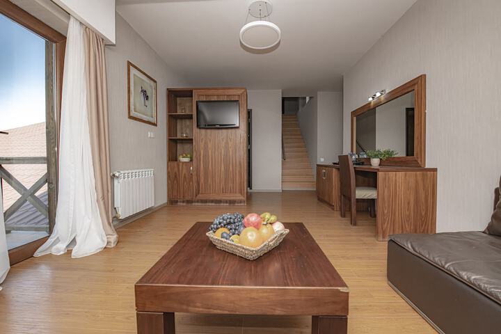 Room 14 of 93