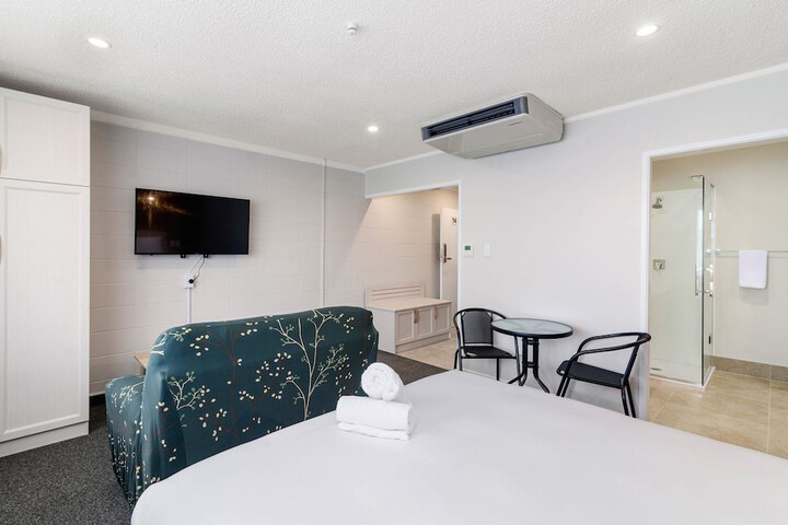 Room 5 of 32