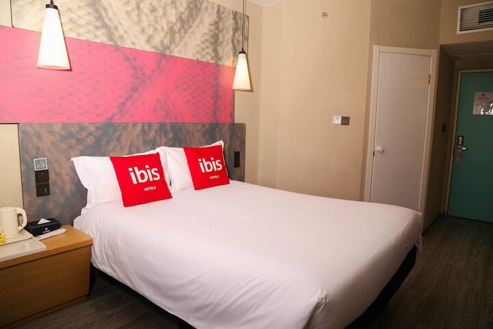 Room 4 of 38