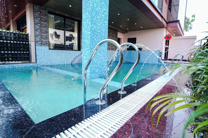 Pool 41 of 63