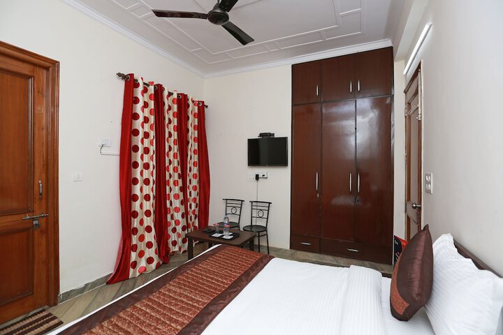 Room 13 of 21