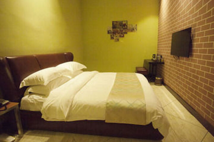 Room 11 of 36