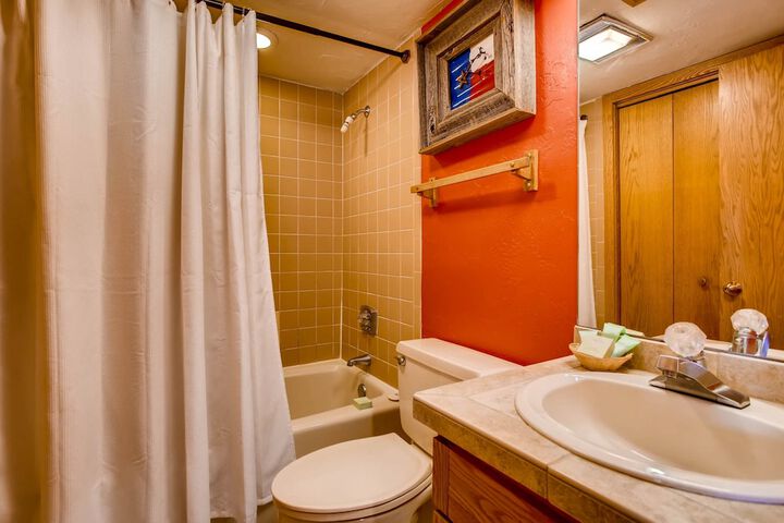 Room 12 of 28