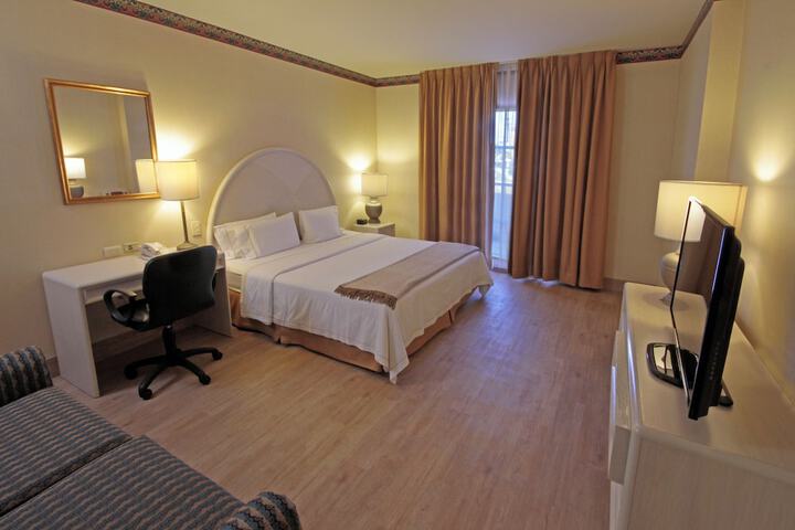 Room 5 of 76