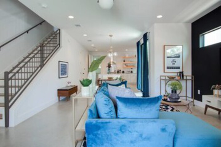 Exterior of Divine 3br 2.5ba Downtown east side Home by Domio