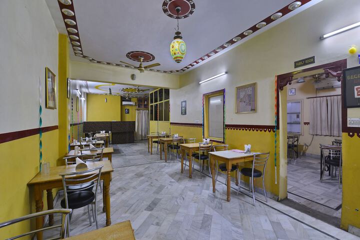 Dining 17 of 24