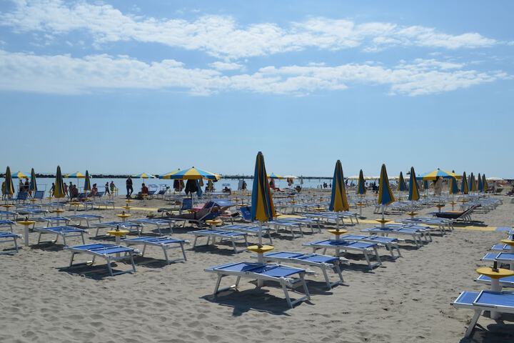 Beach 27 of 40