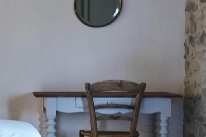 Room 4 of 28