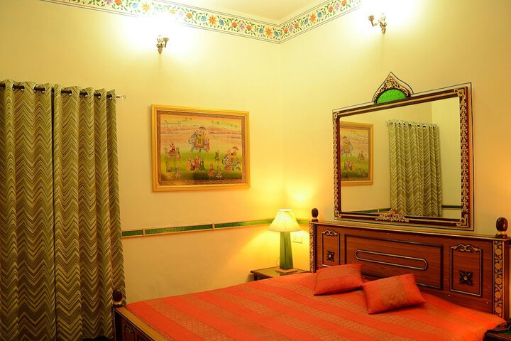 Room 9 of 38