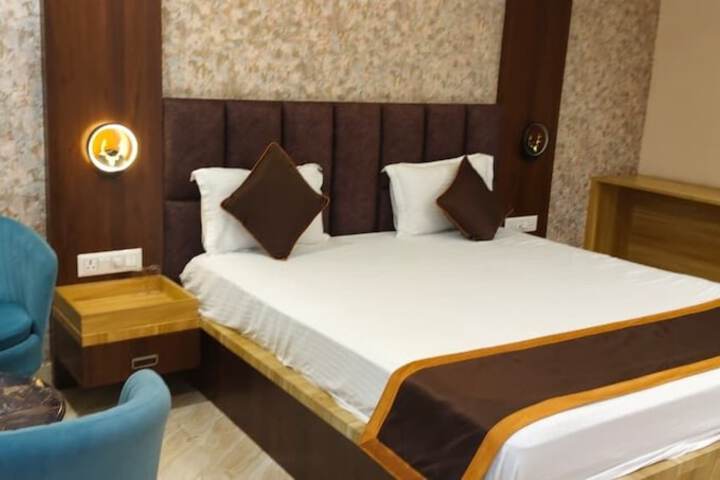 Room 3 of 9