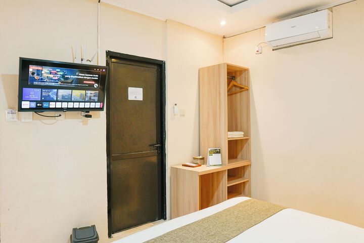 Room 6 of 83