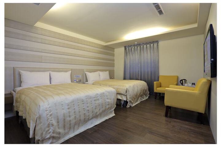 Room 6 of 100